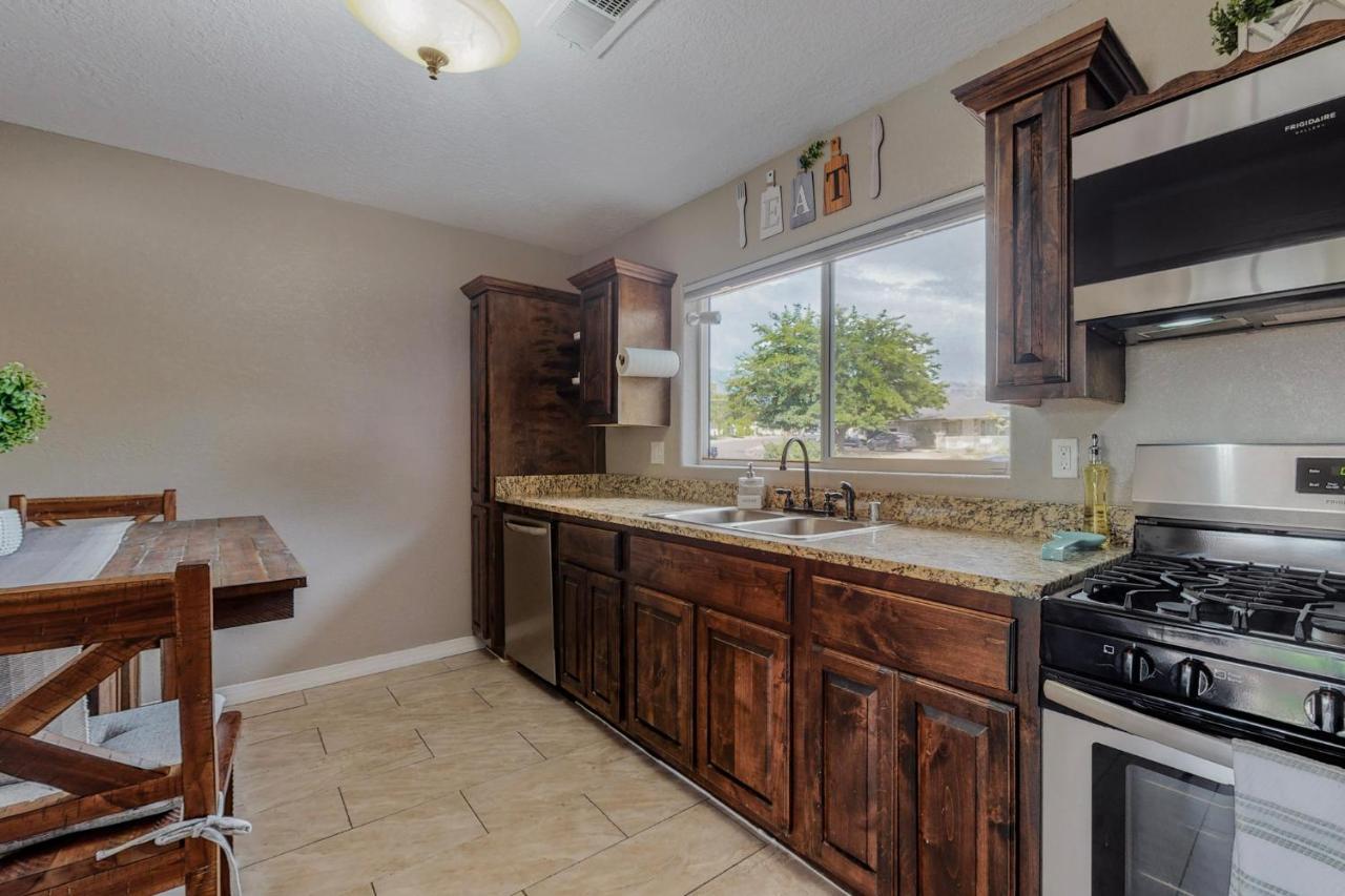 Holiday home Comfortable 3-bedroom With Spacious Backyard *