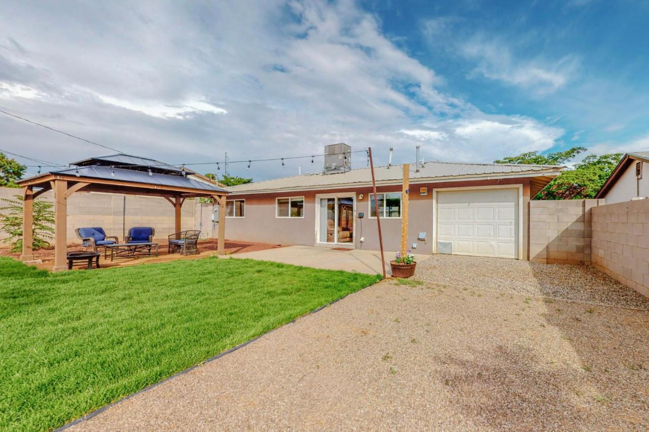 Holiday home Comfortable 3-bedroom With Spacious Backyard *