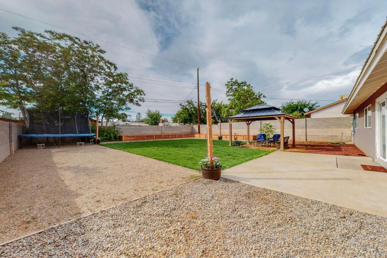 Holiday home Comfortable 3-bedroom With Spacious Backyard *